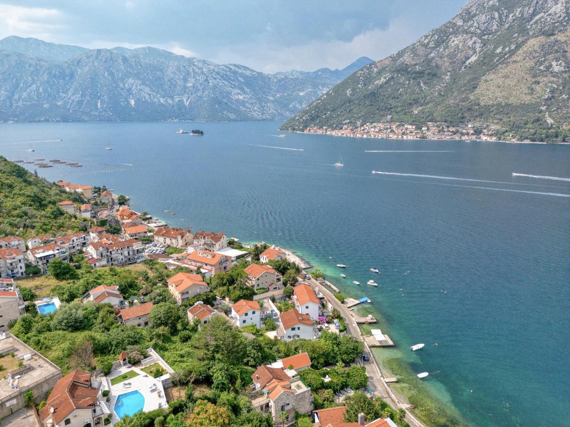 Waterfront House Overlooking Kotor Bay By Mn Casa de Férias